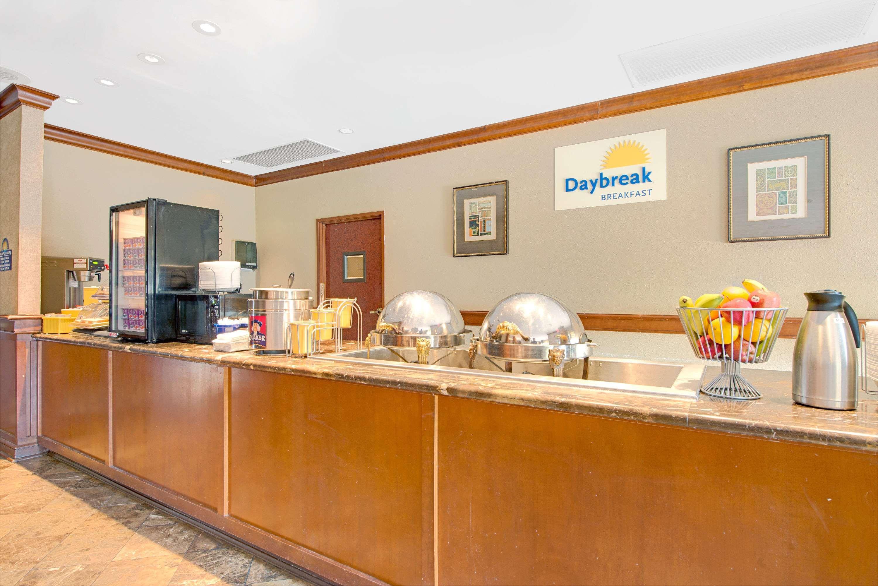 Days Inn By Wyndham St. Louis/Westport Mo Мэриленд-Хайтс Экстерьер фото